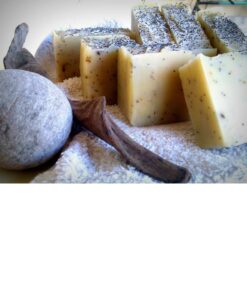 Η Poppy είναι σχεδιασμένη ώστε να προσφέρει ήπια απολέπιση στο δέρμα σας με τη βοήθεια του παπαρουνόσπορου.